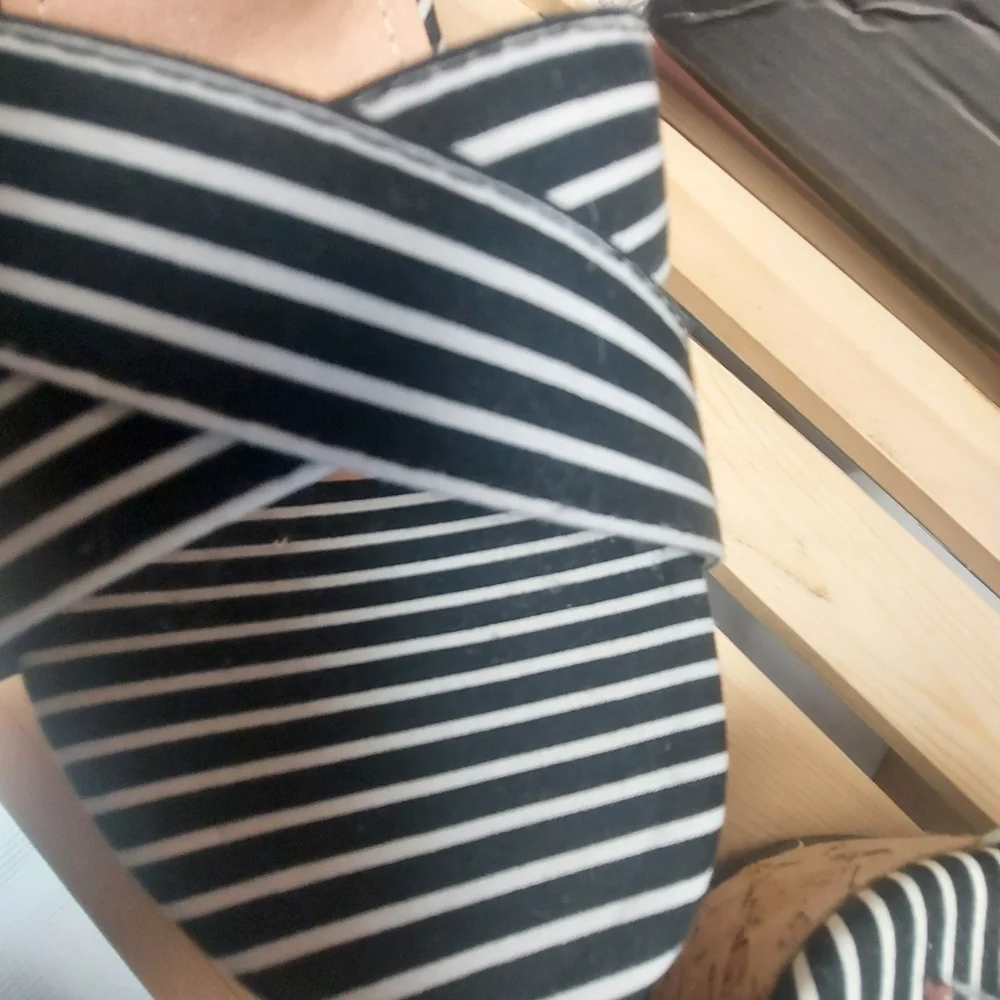 Liliana NWT Emilia 2 Black Size 10 Striped Wedge Sandal